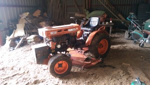 Kubota B5100 tractor